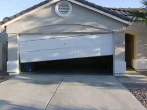 Oakland-garage-door-fallen-off-tracks